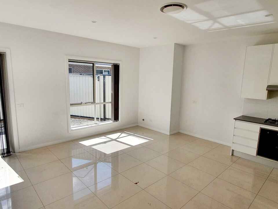 2/620 POLDING STREET Bossley Park
