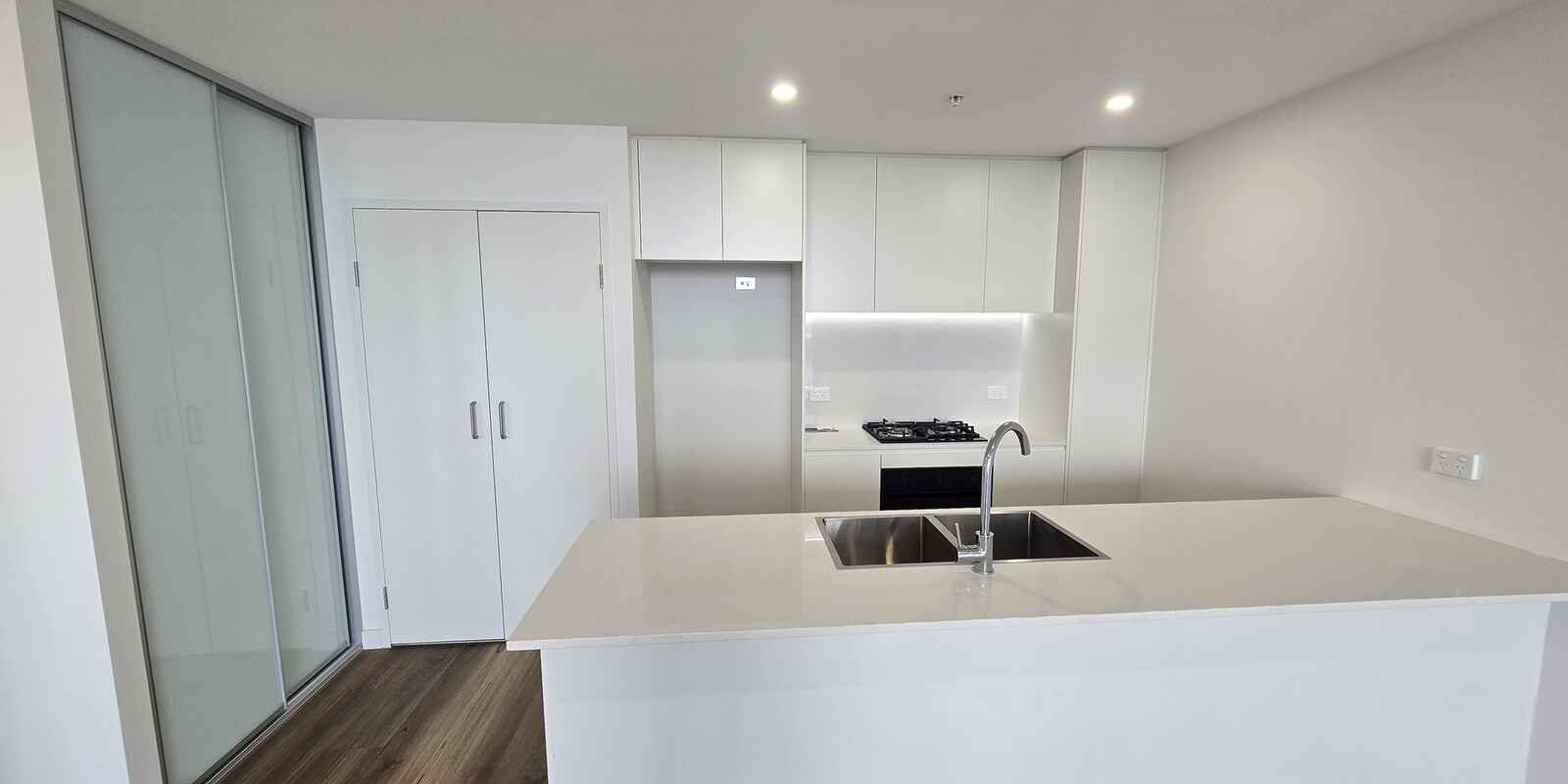 A1104/8 The Crescent Fairfield