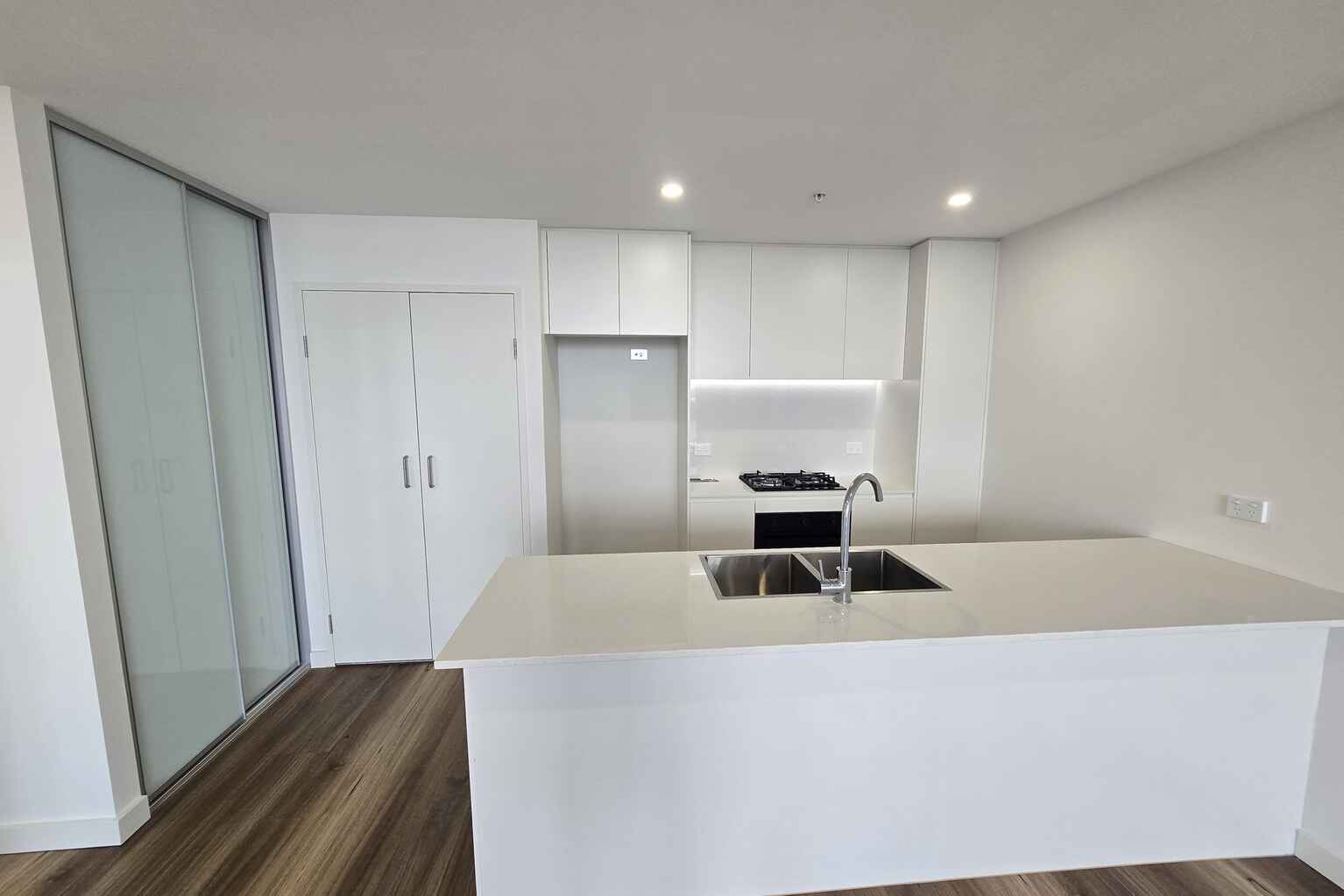 A1104/8 The Crescent Fairfield