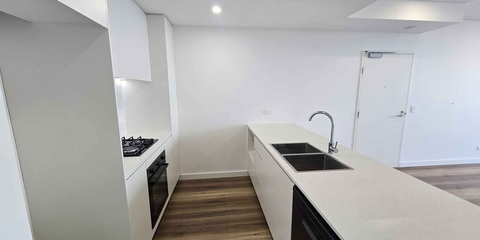 A1104/8 The Crescent Fairfield