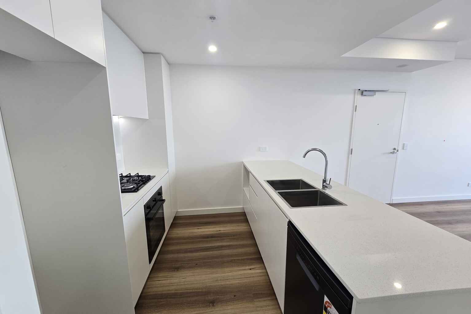 A1104/8 The Crescent Fairfield