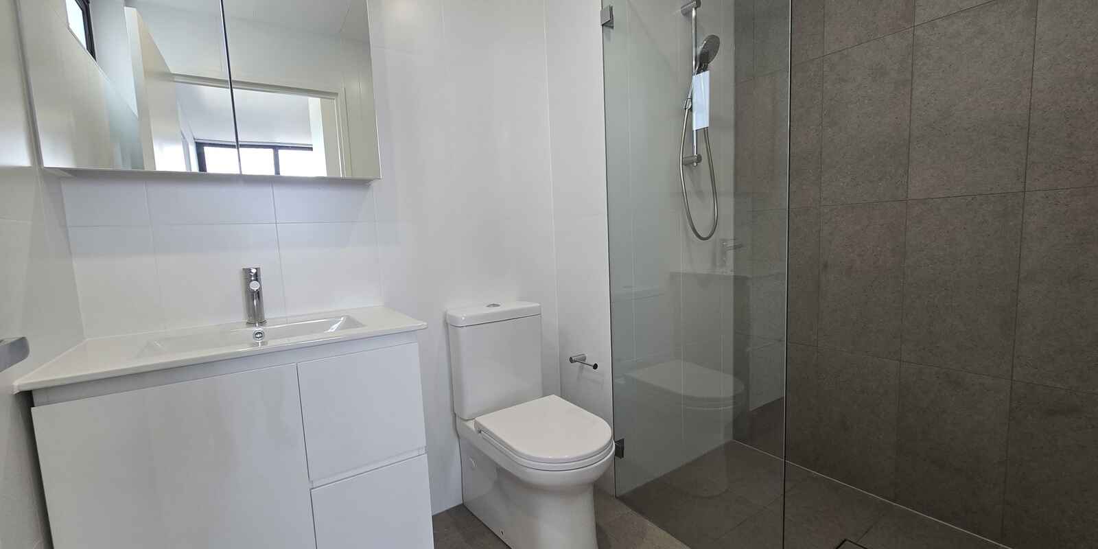 A1104/8 The Crescent Fairfield