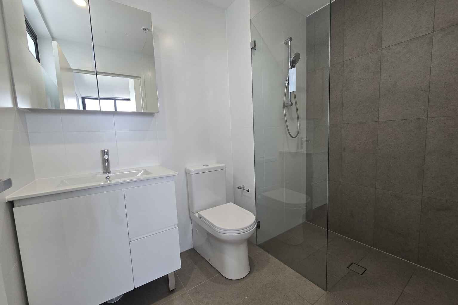 A1104/8 The Crescent Fairfield