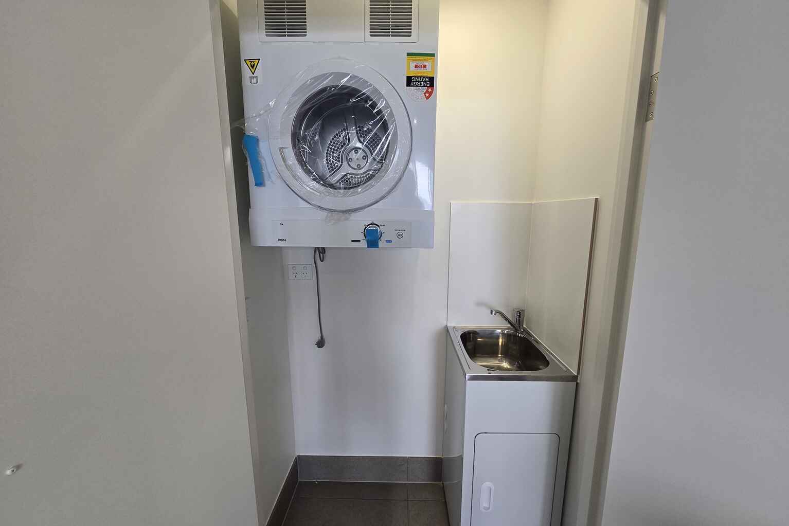 A1104/8 The Crescent Fairfield