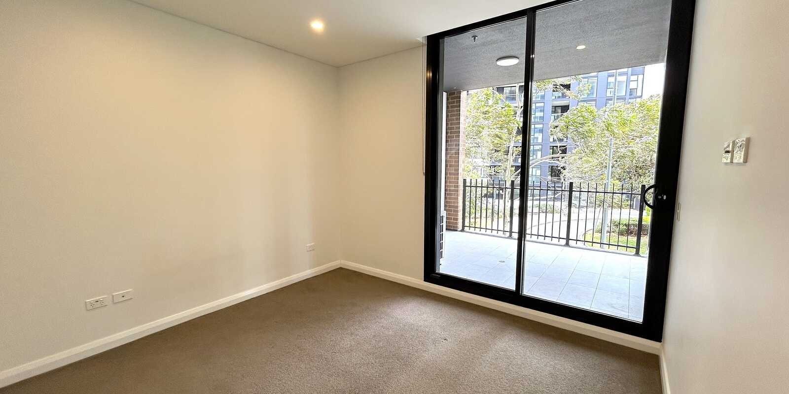 104/7 Maple Tree Road Westmead