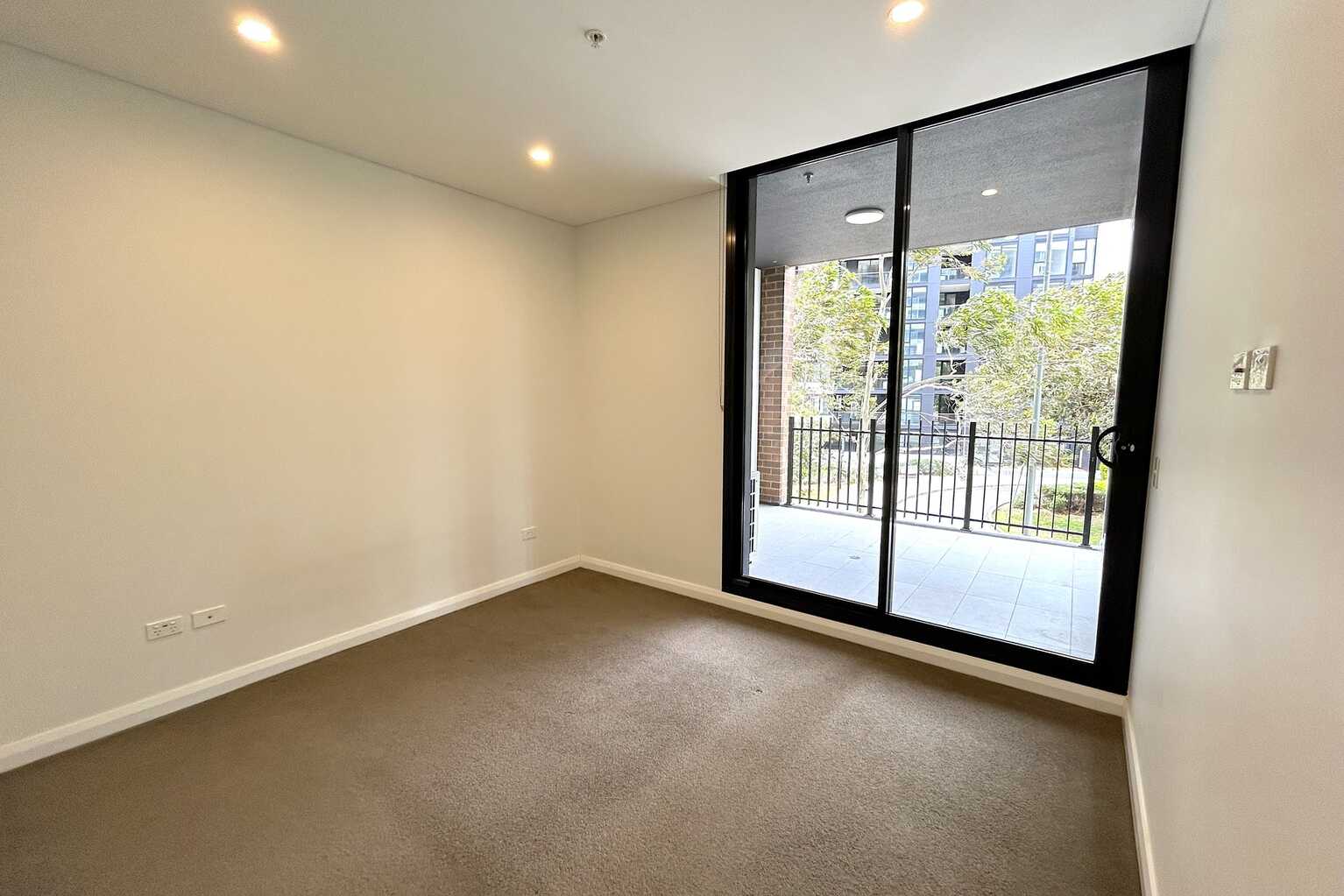 104/7 Maple Tree Road Westmead