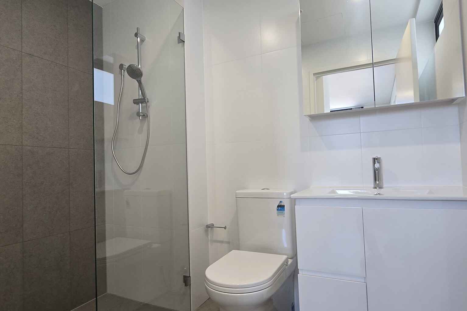 A503/8 The Crescent Fairfield